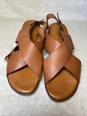 NWT Bertichi Leather Cross-Strap Slingback Sandals